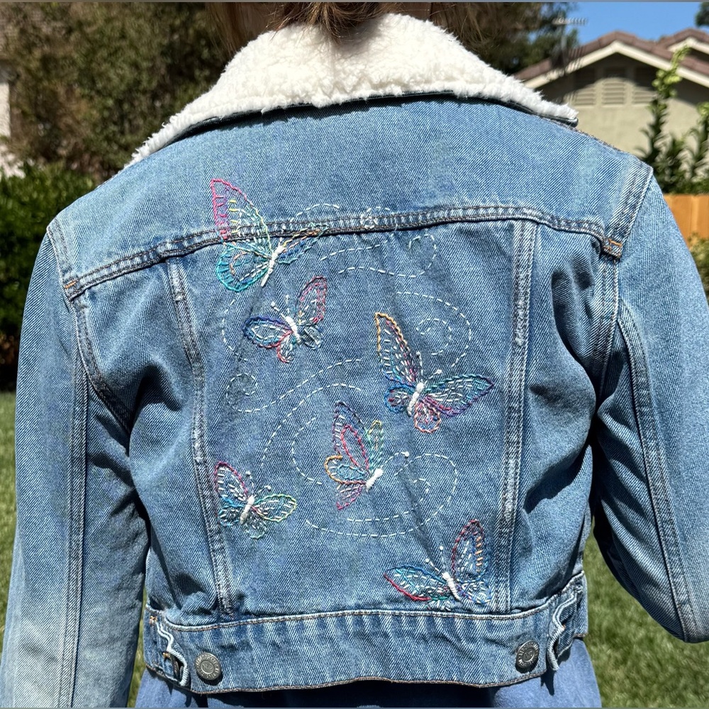 Cropped butterfly Hand-Embroidered Denim Jacket with Sherpa Collar – Small